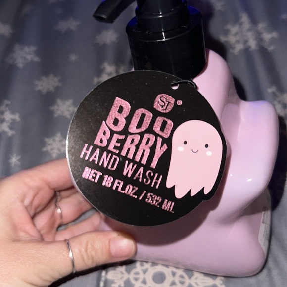 Boo berry Halloween pink ghost hand soap👻 - Picture 2 of 3